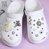Nuevos accesorios para zapatos con agujeros estilo ins, flor de perla tejida a mano para bricolaje, joyería de flor para zapatos retro, decoración para el empeine de zapatos de jardín