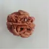 Carvado de Núcleo de Durazno Cesta de Durazno Hecha a Mano Durazno Individual Cesta de Nogal Pulsera Colgante Accesorio de Cuerda Roja Colgante Pequeño Leidezhu