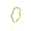 Anillo de oro con diamantes simple y versátil para mujer, diseño único con motivos de concha, corazón y ola, adecuado para el uso diario