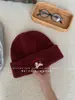 Chapéu de Lã Bordado com Filhote Fofo Dingzouxou Yuanqi para Mulheres, Chapéu de Tricô Quente de Inverno com Circunferência de Cabeça Grande e Proteção para Orelhas para Homens