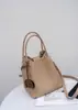 Bolsa feminina de couro de primeira camada, transversal de ombro único, simples, fashion, bolsa de compras clássica de cesta para meninas, bicolor, dupla função