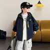 Ropa infantil Huzhou Zhili: Nueva colección de otoño 2026 de tops de manga larga para niños, ropa exterior con capucha para bebé
