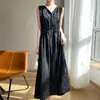 Estilo Nuevo Primavera y Verano 2025 Estilo Perezoso Vestido de Satén Sedoso con Cuello en V Cintura Alta Plateado Elegante Versátil Vestido Largo para Mujer