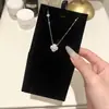 Collar de Trébol de Cuatro Hojas con Circonita de la Suerte, Estilo Nuevo, Lujo Ligero, Gama Alta, Nicho, Diseño Exquisito, Cadena Versátil para Clavícula, Regalo para Novia