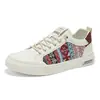Sapatos Masculinos Primavera e Verão Nova Moda Estilo Hong Kong Casual Sapatos Brancos para Adolescentes Slip-On Tênis Planos Sapatos da Moda