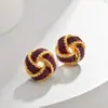Brincos de Angorá Vermelho Novos Retro Outono/Inverno 2024 com Nó Concentrico, Brincos de Bolinha Trançada Personalizados com Temperamento e Acessórios de Orelha