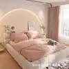 Cama pouf color crema con marco cuadrado, borde grande alrededor, cama doble de piso, diseño moderno y minimalista, cabecero tapizado, cama popular para dormitorio