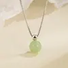 Collar de cuentas de jade Hetian, diseño de nicho, sensación de alta gama, adecuado para el uso diario, nuevo colgante de jade sintético, cadena ligera de lujo para la clavícula