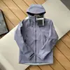 Jaqueta Leve Taizhou Niaojia Mesmo Estilo SL Totalmente Emborrachada Hardshell Camada Única à Prova de Vento e Impermeável para Homens e Mulheres