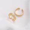 Anel de Dedo Dourado 14K Retentor de Cor Formato Torcido Coração de Pêssego Amor Anel Dourado Simples Leve Luxo Retro Europeu e Americano Nicho Inspirado