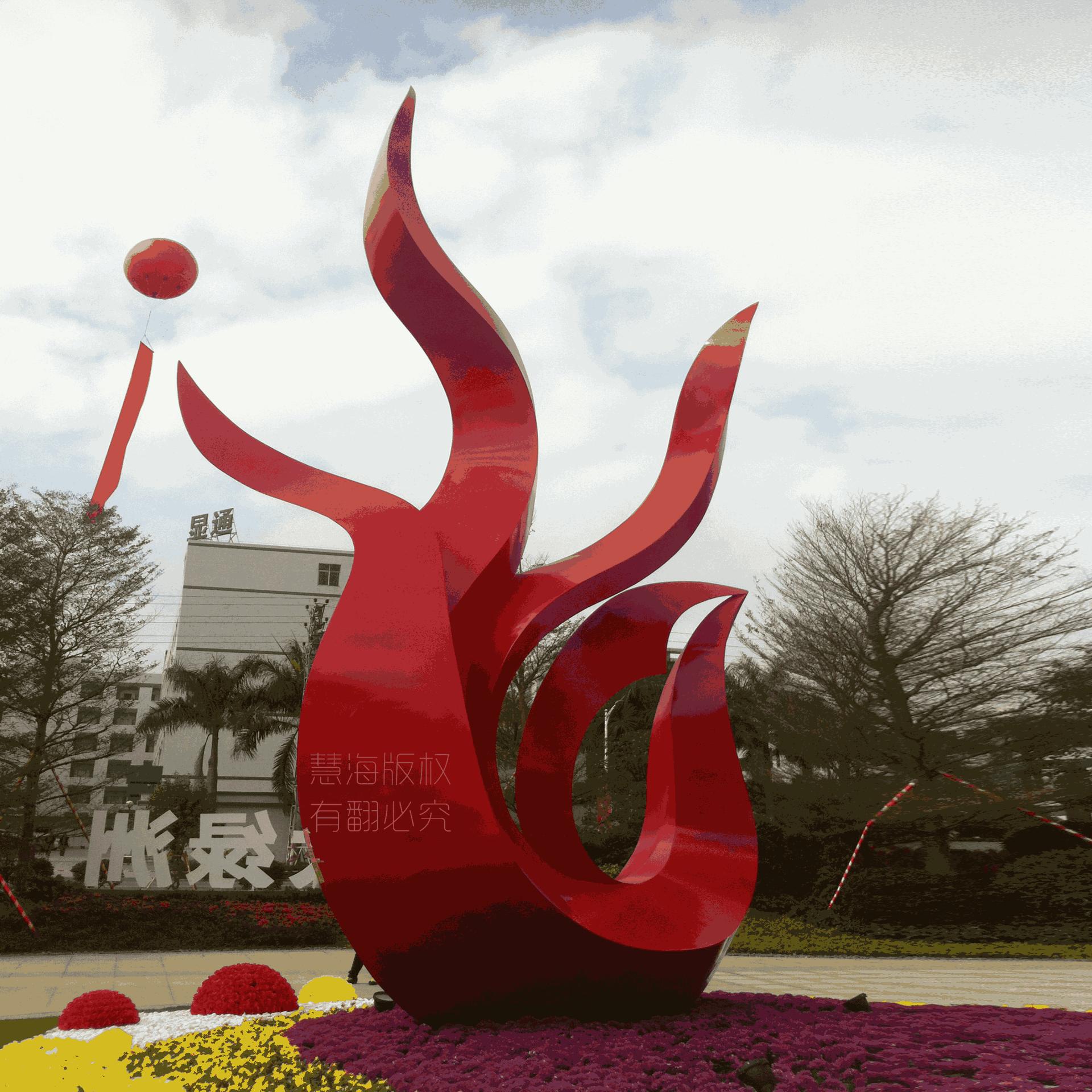 红色不锈钢飘带雕塑