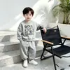 Conjunto Casual Elegante de Sudadera y Pantalones para Niños Primavera y Otoño 2026 Nueva Versión Coreana Conjunto de Dos Piezas Holgado con Dibujos Animados