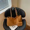 Bolso de Hombro Único de Gamuza Vintage para Mujer Verano 2026 Nuevo Bolso Simple de Moda para el Trabajo Bolso de Mano Portátil