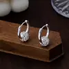 Nuevos y elegantes aretes de bola con incrustaciones de diamantes ultra brillantes para mujer, aretes versátiles de moda de lujo ligero, accesorios para orejas estilo Hong Kong vintage