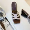 Primeiro Encontro com o Design Recortado Estilo Resort, Sandálias Elegantes de Uma Tira para Mulheres, Casuais, Simples, Confortáveis e Adequadas para Uso ao Ar Livre, Salto Alto