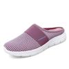 Sapatos femininos de malha semi-arrasto sem ajuda 2022 verão novo respiráveis para exterior tecelagem fly knit sapatos femininos casuais preguiçosos semi-chinelos