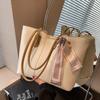Bolsa Popular de Grande Capacidade Feminina 2024 Nova Versátil Moda Portátil Bolsa de Ombro Casual para Trabalho Comutador Bolsa Tote