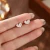 Pendientes de Corazón de Plata de Ley S999 Simples Pequeños Personalizados Versátiles Exquisitos Lujo Ligero Nicho Pendientes para Cuidado del Agujero de la Oreja Accesorios para Orejas