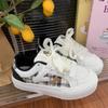 Tênis Branco Versátil Feminino Estudante 2025 Outono Nova Tendência Ins Tênis Respirável Sola Grossa Casual Sapatos de Pão