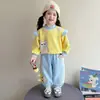 Conjunto de Pelúcia para Meninas Inverno 2026 Novo Estiloso Menina Bebê Capuz Cartoon Engrossado Roupas Quentes de Inverno Conjunto de Duas Peças