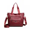 2026 Nova Bolsa de Ombro Único Elegante de Grande Capacidade para Mulheres de Meia-Idade Bolsa de Mão Versátil para Sair Bolsa Transversal Simples de Alto Padrão