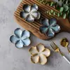 Plato de Salsa Cerámico Estilo Japonés con Forma de Flor, Plato de Condimento Esmaltado en Horno Vintage, Plato para Sushi, Plato Creativo para Salsa para Dipear, Plato de Condimento, Venta al por Mayor desde el Fabricante