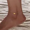 Tornozeleira Minimalista Eletrodepositada PVD Corrente de Contas com Pingente de Coração Gravado em Aço Inoxidável Acessório de Verão de Luxo Discreto Fina para Mulheres