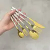 Venta al por mayor de fabricantes Juego de cubertería occidental de acero inoxidable Práctico cuchillo para bistec, tenedor, juego de cucharas de postre Caja de regalo de 5 piezas Vajilla