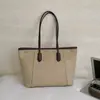 Bolsa de mano coreana para mujer de gamuza retro nuevo terciopelo bolso de mano de otoño con colgante de moda exquisito de un solo hombro bolsa de día 2026 gran capacidad