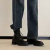 2026 Novas Botas Curtas da Moda Estilo Coreano para Mulheres Baixinhas Cadarço Frontal Estilo Britânico Botas Que Aumentam a Altura Emagrecimento Botas Martin Botas Femininas