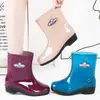 Botas de lluvia casuales estilo chino, cortas y de corte bajo, con suelas engrosadas, adecuadas para estudiantes, modernas e impermeables para el invierno
