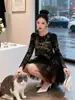 Vestido de Malla de Encaje Negro con Cuello Redondo Incrustado de Diamantes, Efecto Moldeador de Cintura, Mangas Abullonadas Cortas para Mujer 21930