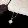 Collar de Perlas con Lazo de Flores y Corazón Estilo Europeo y Americano, Cadena Clavicular Elegante de Nicho, Collar de Lujo Ligero de Moda de Gama Alta para Mujer
