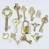 13 colgantes de aleación de zinc con forma de llave y cerradura, de colores variados, para collares y pulseras, accesorios de joyería al por mayor.