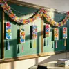 Decoração de sala de aula para volta às aulas, serpentinas coloridas, decorações suspensas, atmosfera de cerimônia para jardim de infância e escola primária, decoração de quadro-negro, montagem de cenário
