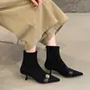 Botas de tornozelo de bico fino para mulheres, nova coleção outono/inverno 2026, botas de salto agulha, botas curtas de salto alto, botas justas com forro de fleece, botas da moda