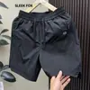 Novedad de Verano Versátil Delgados Lisos Rectos Secado Rápido Casual Pantalones Cortos para Hombre Estilo Hong Kong Modernos Versátiles Simples Pantalones de Cinco Puntos