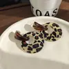 Pendientes de Aro Calados Estilo Retro Hong Kong Estampado de Leopardo Aguja de Plata Lujo Ligero Personalidad de Gama Alta Pendientes Melard Exagerados para Mujer