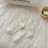 Calcetines blancos pequeños multiusos "Calcetines versátiles de principios de otoño sin costuras para el posparto calcetines casuales holgados calcetines lisos de color blanco para chica serie blanca"