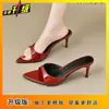 Pantuflas de Punta Abierta con Tira Única Estilo Coreano para Mujer 2026 Verano Nueva Moda Sandalias de Tacón Alto Sexy de Charol para Mujer