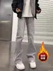 Jeans para hombre con forro de polar, nuevos para otoño e invierno, pierna recta, ligeramente acampanados, estilo americano de alta costura, pantalones streetwear modernos y geniales
