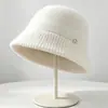 Chapéu bucket simples e versátil estilo japonês, elegante e charmoso, logo redondo, chapéu de malha quente para outono e inverno para mulheres