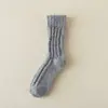 Calcetines de coral para hombre sin pelusa suministro directo de fábrica calcetines de tubo lisos de medio terciopelo para hombre calcetines para dormir para hombre calcetines de piso