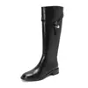 En stock: Nuevas botas largas para mujer de punta redonda, que llegan por encima de la rodilla, hechas de piel de plena flor, con punta redonda, detalle de hebilla y un tacón medio grueso, ofreciendo un look elegante y versátil, perfectas como botas de equitación