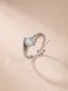 Verão Novo Modelo Venda Direta da Fábrica Luxo Leve Garra de Diamante Redonda Zircônia Colorida Abertura de Anel de Aço Inoxidável Nicho Linhas de Gota d'Água