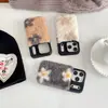 Funda de Felpa con Flor Estilo Coreano para Otoño e Invierno, Adecuada para Apple 17 Pro Max, iPhone 16 Resistente a Golpes, 15/14 Pro Funda Dura