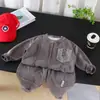 Conjunto de principios de otoño para niño 2026 nuevo elegante sudadera de primavera y otoño para niño con bolsillos de bloques de color y mangas largas conjunto de dos piezas