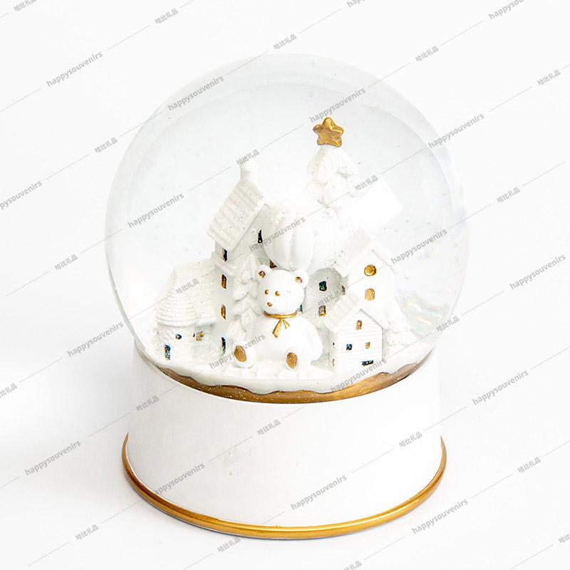 Automobile and Christmas Tree Decoration Romantic Resin Snow Snow Globe with Zinc Base