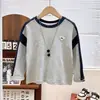 Camiseta de manga comprida para meninos, nova blusa básica de algodão puro para primavera e outono para crianças, top casual estilo coreano de gola redonda para bebê menino