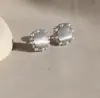 Pendientes de plata s925 con forma de ojo de gato y aguja, con temperamento femenino, geométricos, con un toque de amor, pendientes coreanos al por mayor.